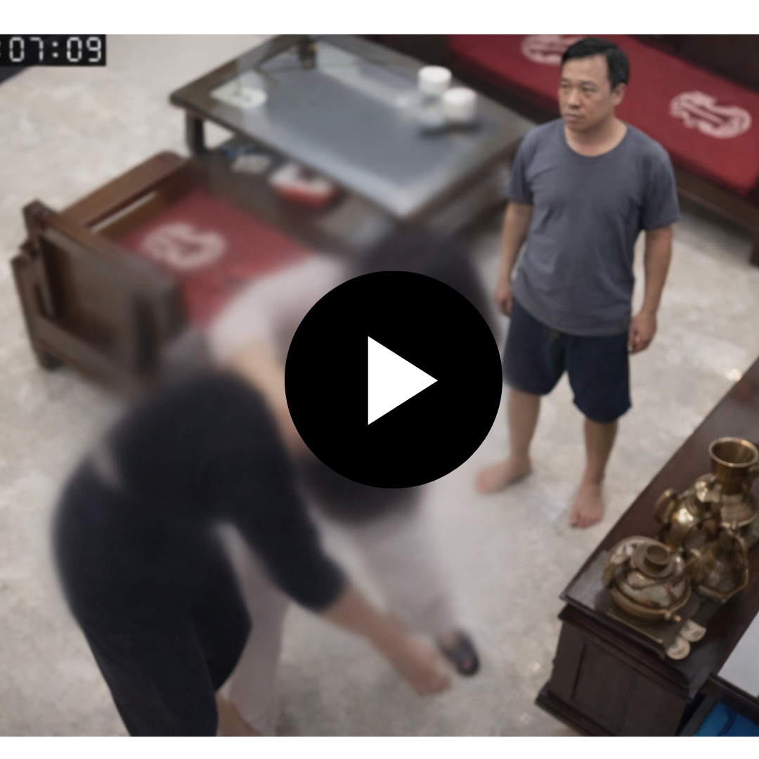 2 Chị em Var nhau ông bố mặc kệ